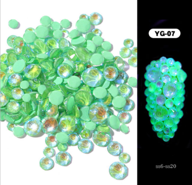 Glow in the dark Diamonds • 5pcs Mix Color