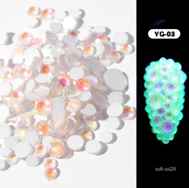 Glow in the dark Diamonds • 5pcs Mix Color