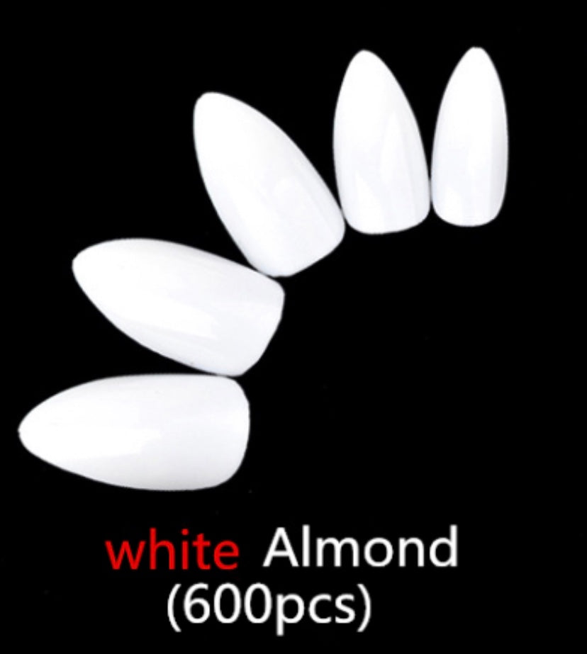 600 pcs Almond Tips